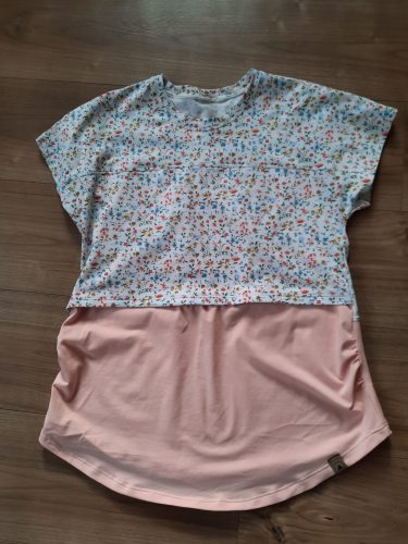 Egyszerű szabású rövid ujjú női póló (kismama és szoptatós verzió is elérhető)