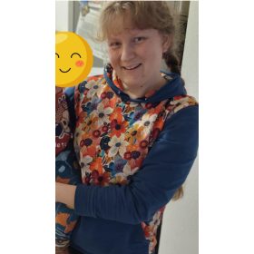 Hagyományos felnőtt pulóver kapucnival